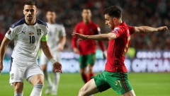 UMALO RASTUŽIO SRBIJU, PLAKAO KADA GA JE OTAC UPISAO NA PLIVANJE, OŽENIO DRUGARICU! Zaboravite Salaha i Manea - on je Liverpulovo tajno oružje! (FOTO)