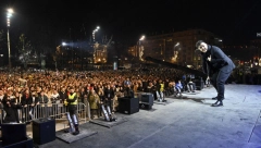 DRAGO MI JE ŠTO PEVAM POSLE 20 MESECI Marija Šerifović oduševila publiku ispred Skupštine!