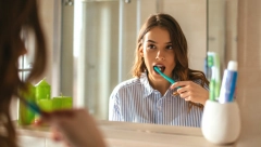 Za bele zube: Uklonite kamenac na prirodan način