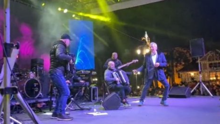 MIROSLAV ILIĆ NAPRAVIO HAOS U VRNJAČKOJ BANJI! Pevač pevao pred 30.000 ljudi do kasno u noć! (VIDEO)