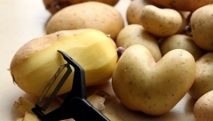 NI SLUČAJNO GA NE JEDITE: Evo kako izgleda krompir pun toksina!