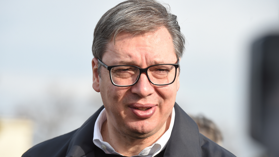 DOČEK NOVE GODINE U BEOGRADU VAM JE KIČ, A U NJUJORKU FENSI? Vučić odgovorio hejterima: Samo tražite zamerke!