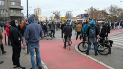 PROTESTI U NOVOM SADU Šačica kvazi ekologa maltretirala ceo grad, Hitna pomoć i autobus se okretali nasred puta