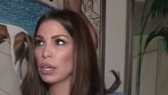 DANIMA SEDI ISPRED STANA! Olja Crnogorac tvrdi da je proganja suspendovani policajac!