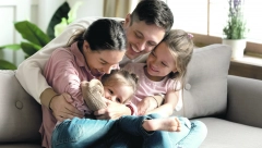 STIGLA FANTASTIČNA VEST Ova grupa roditelja ima razlog za slavlje