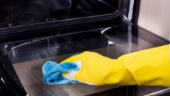 Stavila je papir za pečenje na dno rerne: Kad vidite rezultat, odmah ćete uraditi isto