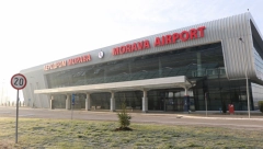 AVIONOM IZ KRALJEVA SADA I U ISTANBUL Sa aerodroma Morava jutros poleteo prvi avion