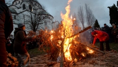 KADA SE PALI BADNJAK? Đakon otkrio SVE što niste znali o Badnjem danu, Božiću, običaju, istoriji