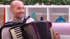 "STALNO GA JURE ŽENE, ZARAĐUJE BRDO PARA" Komšije razvezale jezik, pa otkrili tajne iz života Ace Sofronijevića, evo na šta ih prvo asocira kada čuju njegovo ime!