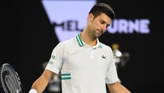 DA LI JE MOGUĆE DA POSTOJE OVAKVI LJUDI!? Amerikanac brutalno izvređao Novaka, nadmašio sve Đokovićeve mrzitelje! (VIDEO)