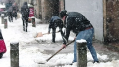 BACITE SE NA ČIŠĆENJE SNEGA Trik sa lopatom učiniće posao lakšim nego ikad