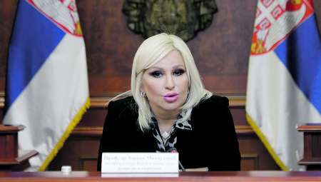 JA SAM NOVI PREMIJER, AMERI SU UZ MENE Ministarka po gradu priča da ima jaka leđa, te da će sigurno biti mandatar