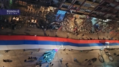 DOČEKUJE SE PRAVOSLAVNA NOVA GODINA Srpska trobojka duga 250 metara razvijena u Severnoj Mitrovici