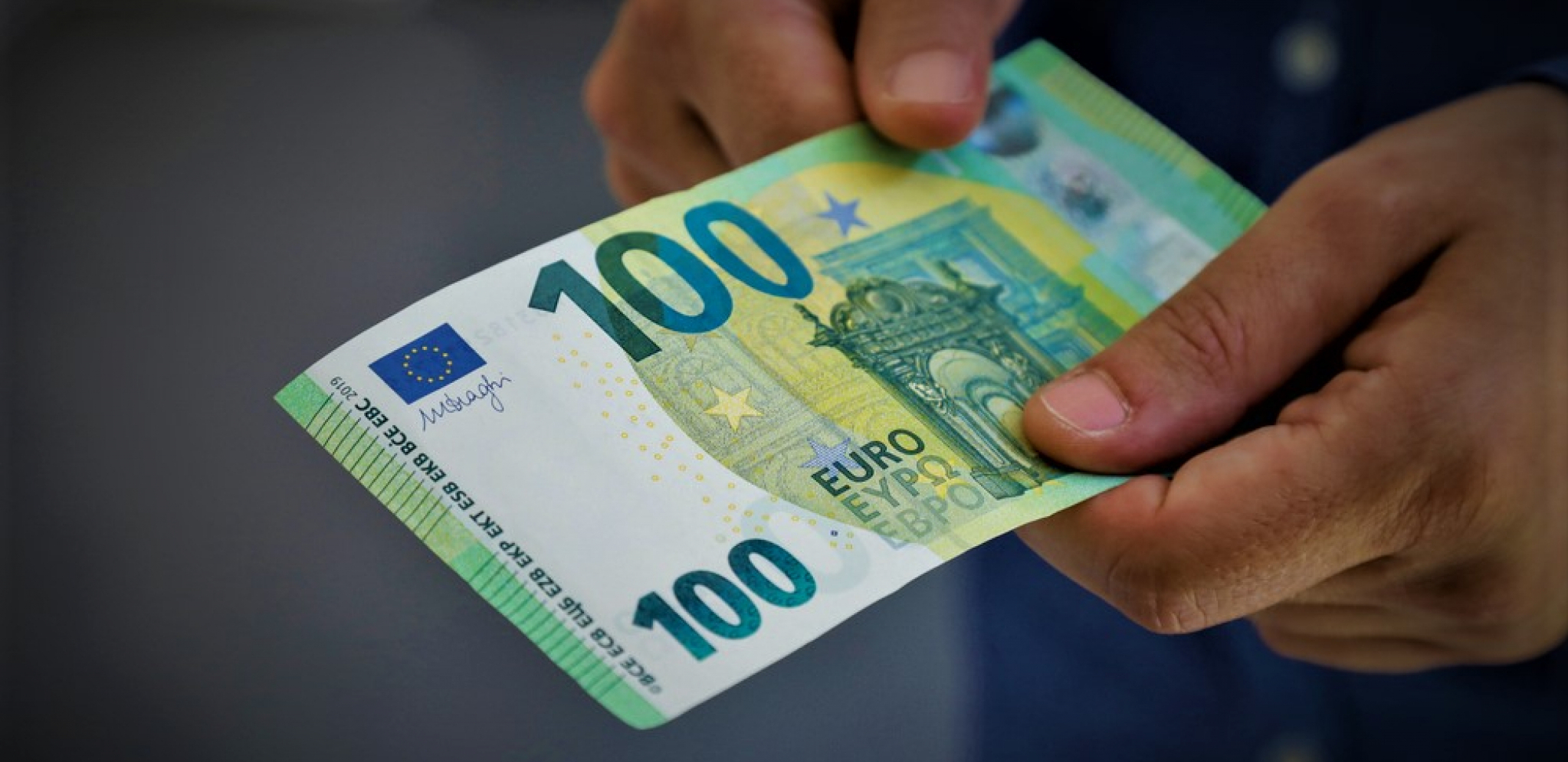 NIJE VAS SRAMOTA DA PONUDITE TAKVU PLATU? Oglas za posao zapalio društvene mreže, svi se pitaju - zašto tako?