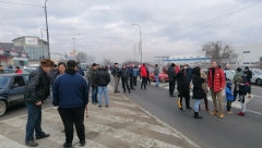 BLOKIRAN GRANIČNI PRELAZ TRBUŠNICA Manje grupe Ćutinih "ekologa" zaustavljaju saobraćaj