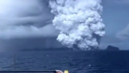 "OVAKO NEŠTO NISMO VIDELI!" Panika u pacifičkom pojasu traje, meteorolozi u šoku! (VIDEO)