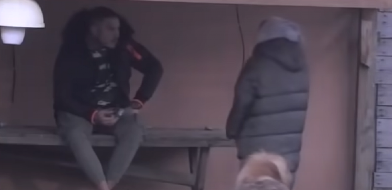 SMEH DO SUZA! Poni napao Cara sa leđa i ugrizao ga, a onda je Filip ušao u "verbalni obračun" sa njim! (VIDEO)