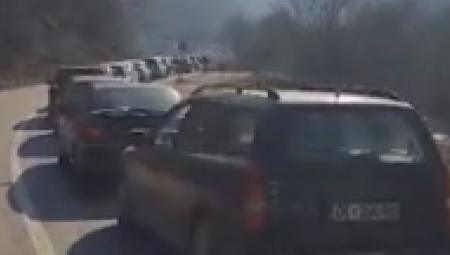LAŽNA DRŽAVA U PROBLEMU ZBOG REFERENDUMA Pozvali policiju da maltretira narod (VIDEO)