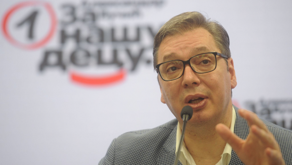 EVO VI PAMETNI, SAD UZMITE I VODITE VI STRANKU Ovo su bile poslednje Vučićeve reči po izlasku iz centrale stranke nakon što je kritikovao članove koji su agitovali za "NE" na referendumu