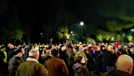 BRANI SE IZBORNA VOLJA GRAĐANA U Podgorici protest zbog najavljenog izglasavanja nepoverenja Vladi
