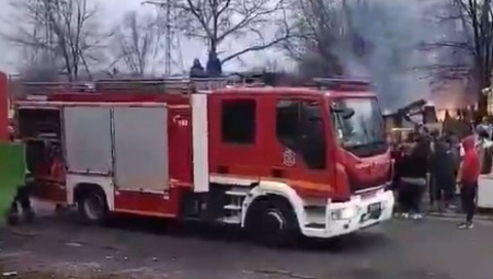 ISTRČALI SMO U PIDŽAMI I BOSI, SVE SE DESILO U 15 MINUTA Oglasio se čovek čija je kuća gorela na Voždovcu