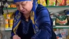 OVAKO NAS POTKRADAJU U RADNJAMA Prodavačica pokazala lukav potez sa kesom, za koji niko nije svestan da je prevaren