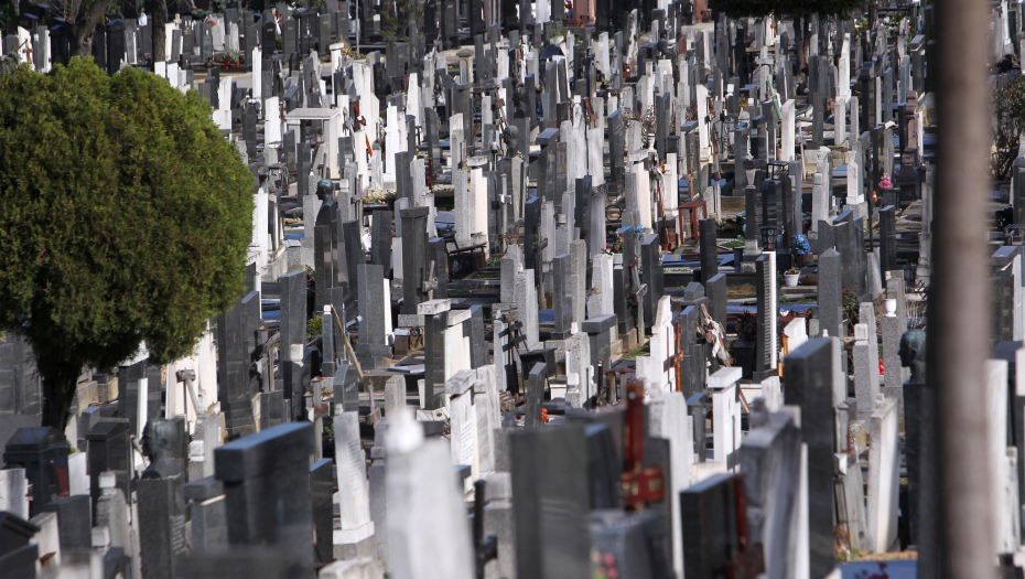 "RUŠI PLOČU, VADI KOVČEG I RADI ŠTA HOĆEŠ" Srbi prodaju grobna mesta od 1.000 evra pa naviše, zakon zaobilaze na različite načine, a od svega napravili unosan biznis