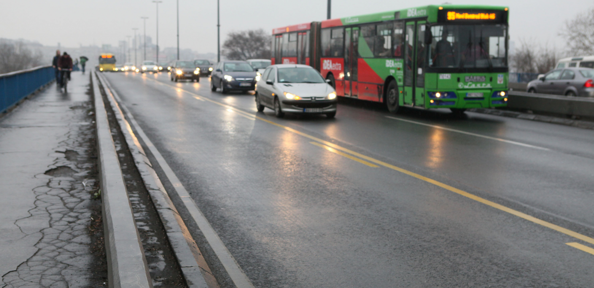 VOZITE OPREZNO, KOLOVOZI SU VLAŽNI Prohodnost puteva dobra, a na graničnim prelazima se čeka ovoliko
