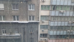 SNEG JE OPET Veju pahulje i u Beogradu (FOTO)