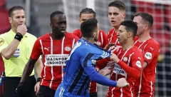 HVATALI SE ZA GUŠU Tadić u klinču, svi krenuli na Srbina, a on im uzvratio potezom koji je rešio derbi (VIDEO)
