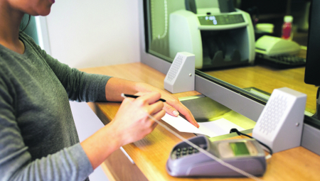 MNOGE BANKE OVO NAPLAĆUJU, ALI SLEDI PROMENA: Ova taksa odlazi u istoriju?