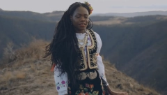 SRPSKI RASISTI PRETILI DEVOJCI IZ KONGA: Stela je otpevala "Kosovske božure" i zbog toga je linčovana na mrežama, sramno!