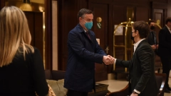 PREMIJERKA BRNABIĆ SE POJAVILA NA VAŽNOM SASTANKU U BRISELU Svi su gledali u ono što je imala ispod sakoa (FOTO)