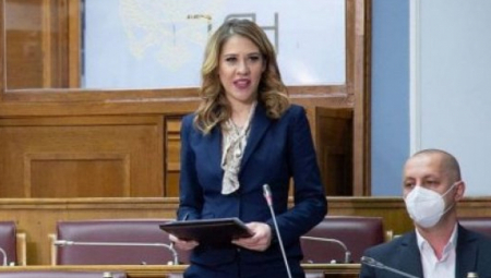 MINISTARKI PRETE ODUZIMANJEM PASOŠA Napadi na Vesnu Bratić zbog izjave da Vladu ruše oni koji neće potpisati Temeljni ugovor