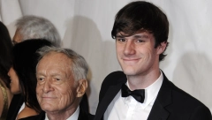 UŽASI IZ VILE ŠOKIRALI SU JAVNOST! Oglasio se sin Hju Hefnera i progovorio o silovanjima i jezivim detaljima koji su isplivale u javnost o njegovom ocu!