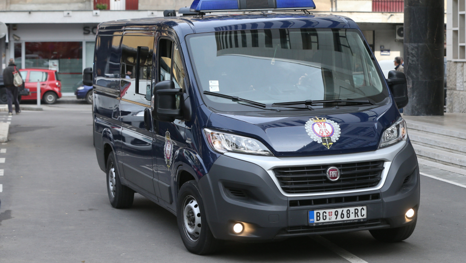 UHAPŠEN JER JE PRETUKAO VOZAČA AUTOBUSA Preprečio mu put, udarao i pocepao mu jaknu