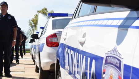 NA MESTU NESREĆE GDE SU SE MLADIĆI ZAKUCALI PORŠEOM U ZID Od jačine udara motor ispao iz automobila: Ovde divljaju gore nego na Ibarskoj!