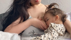 PEDIJATAR TVRDI DA DETE TREBA DA DOJI DO 5 DO 7 GODINA! Ima debele razloge, ali ga žestoko osuđuju