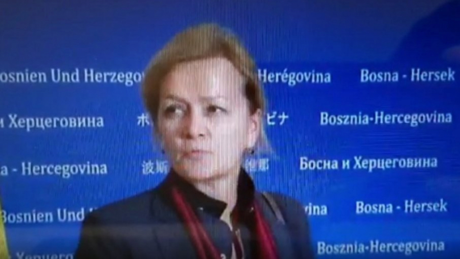 DIPLOMATSKI SKANDAL  Zvaničnica EU anulirala identitet Srba iz Bosne (VIDEO)