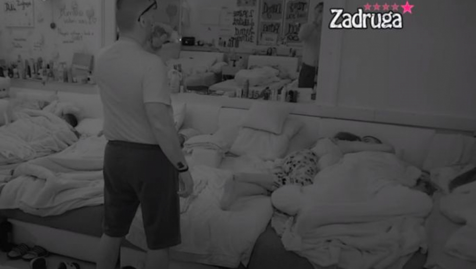 DALILA I CAR SE PREPUSTILI STRASTIMA! Ozvaničili vezu, razmenjivali nežnosti dok je Dejan sve vreme bio pored njih, zadrugari šokirani!