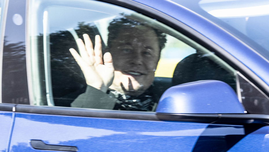 STOPIRANA PRODAJA TVITERA Ilon Mask proverava lažne naloge