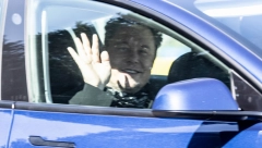 STOPIRANA PRODAJA TVITERA Ilon Mask proverava lažne naloge