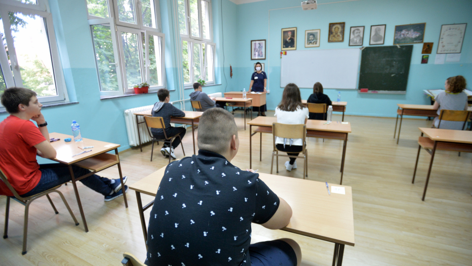 DEOBA ĆELIJA I MATICA SRPSKA NAMUČILI OSMAKE Ove stvari su učenicima danas bile najteže na testovima iz predmeta po izboru