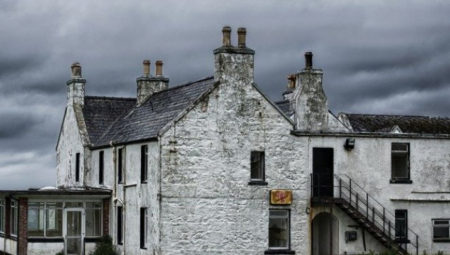 NAPUŠTENA DUŠEVNA BOLNICA Ljudi se i danas plaše da joj priđu, tvrde da je na tavanu nešto jezivo