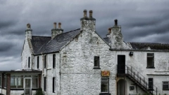 NAPUŠTENA DUŠEVNA BOLNICA Ljudi se i danas plaše da joj priđu, tvrde da je na tavanu nešto jezivo