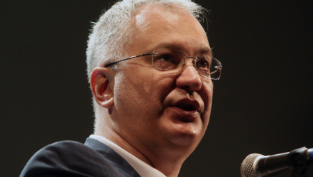 DRAGAN ŠUTANOVAC POŠTENO PRIZNAO: Vučić je vodio odgovornu politiku za korist NARODA, a svesno na ŠTETU svoje stranke