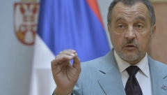 PREDSTAVNIK OPOZICIJE UGROŽAVA BEZBEDNOST U SAOBRAĆAJU: Bahati Živković krši zakone u našminkanoj bubi