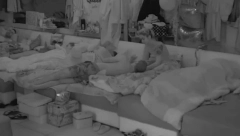 SVE PRISNIJI I PRISNIJI Dejan i Aleks se mazili u krevetu, više ne kriju simpatije?!