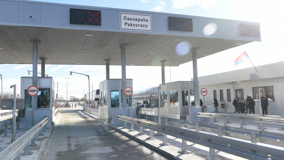 OPREZ AKO KREĆETE NA PUT Magla otežava vožnju, očekuju se zastoji zbog praznika širom Srbije