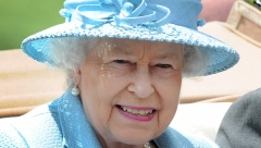 JARKE BOJE, ŠEŠIRI I ISTE TAŠNE Ovo je tajna modnog stila britanske kraljice Elizabete II